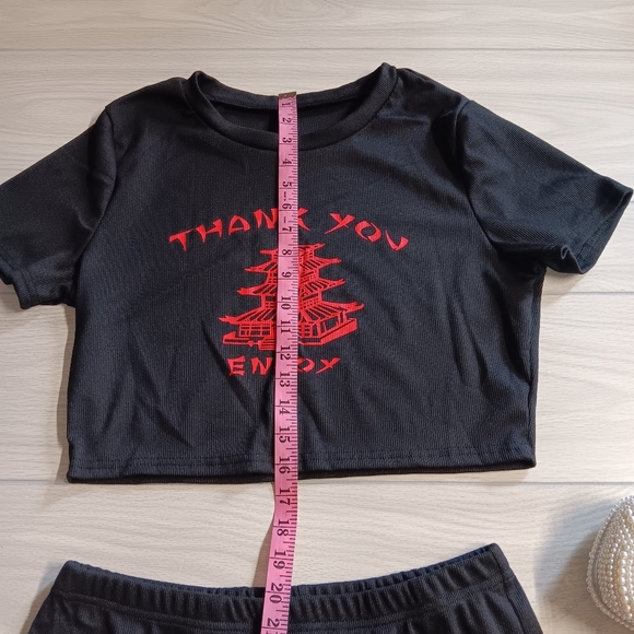 Women Fashion Plus Size Printed Round Neck Short Sleeve Crop Top Shorts Two-Piec - Picture 4 of 9